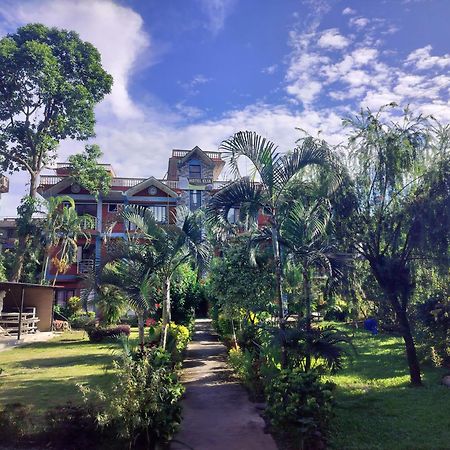 Hotel New Elia Pokhara Kültér fotó