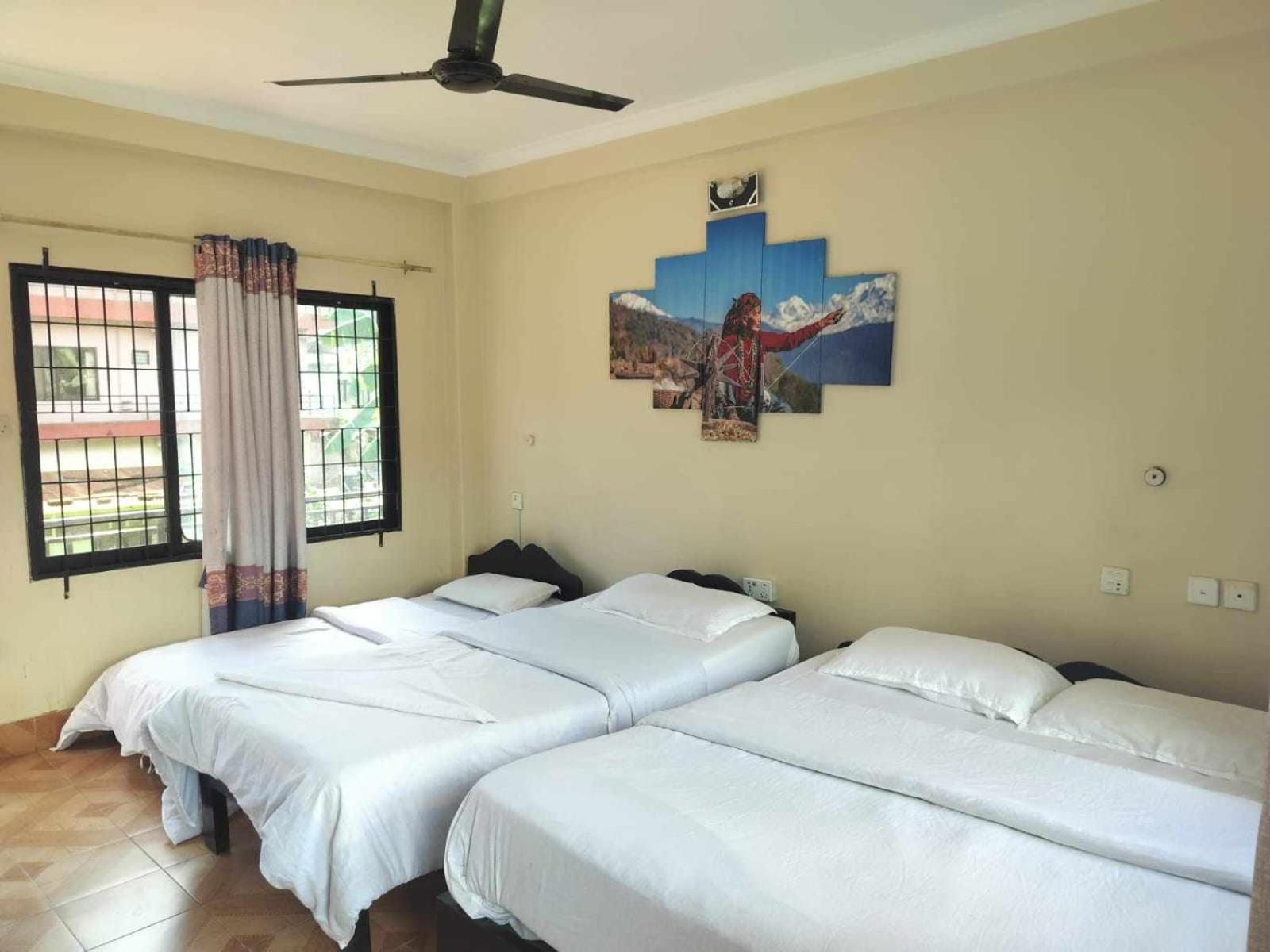 Hotel New Elia Pokhara Kültér fotó