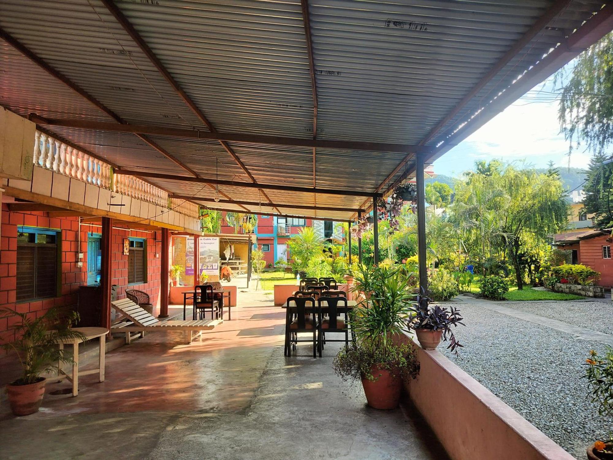 Hotel New Elia Pokhara Kültér fotó